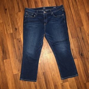 a. n. a. darkwash denim capris / clam diggers